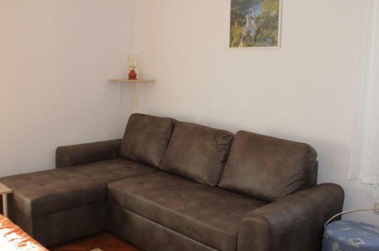 Rozi Apartment