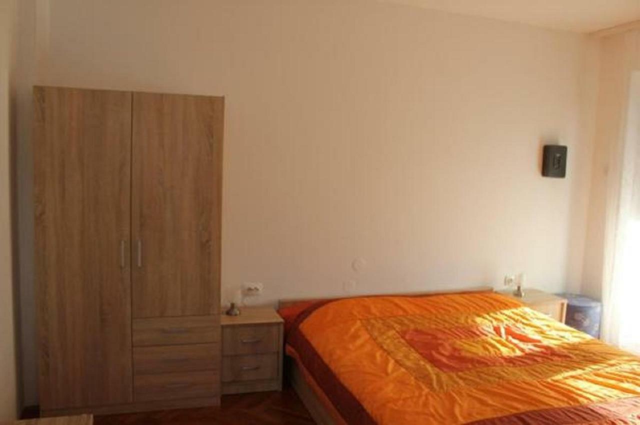 Rozi Apartment